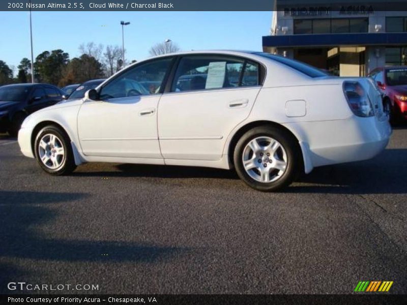 Cloud White / Charcoal Black 2002 Nissan Altima 2.5 S