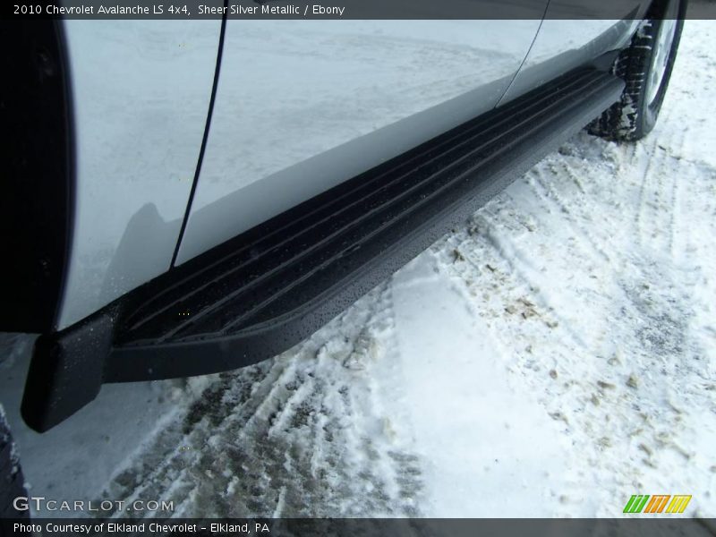 Sheer Silver Metallic / Ebony 2010 Chevrolet Avalanche LS 4x4