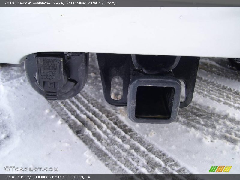 Sheer Silver Metallic / Ebony 2010 Chevrolet Avalanche LS 4x4
