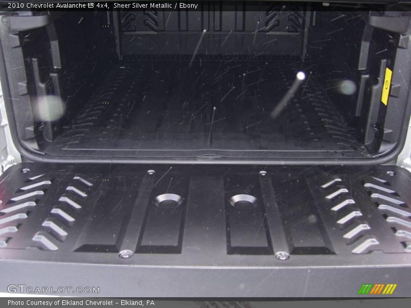 Sheer Silver Metallic / Ebony 2010 Chevrolet Avalanche LS 4x4