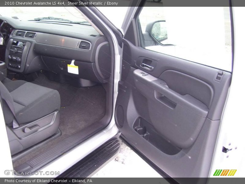 Sheer Silver Metallic / Ebony 2010 Chevrolet Avalanche LS 4x4