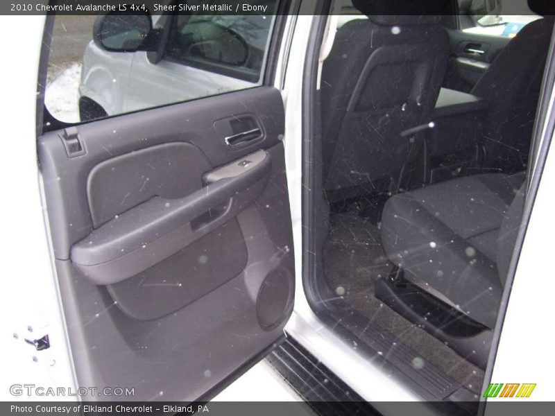 Sheer Silver Metallic / Ebony 2010 Chevrolet Avalanche LS 4x4