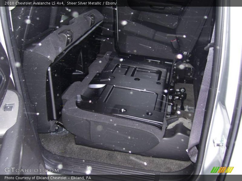 Sheer Silver Metallic / Ebony 2010 Chevrolet Avalanche LS 4x4