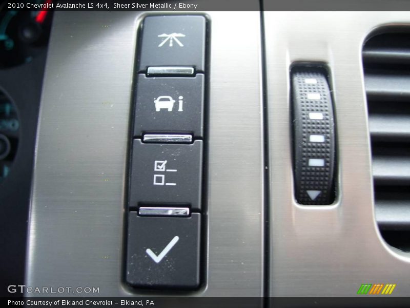 Sheer Silver Metallic / Ebony 2010 Chevrolet Avalanche LS 4x4