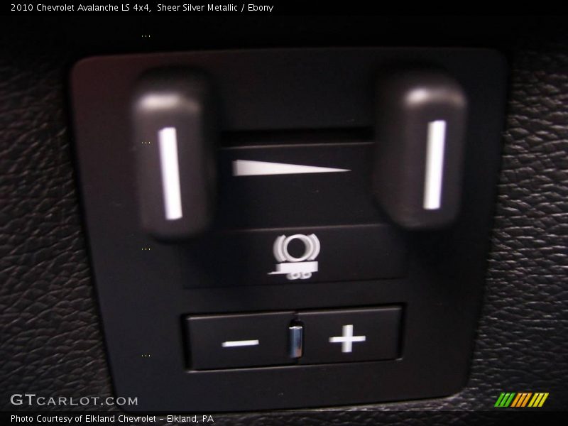 Sheer Silver Metallic / Ebony 2010 Chevrolet Avalanche LS 4x4
