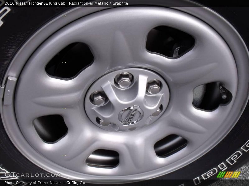 Radiant Silver Metallic / Graphite 2010 Nissan Frontier SE King Cab