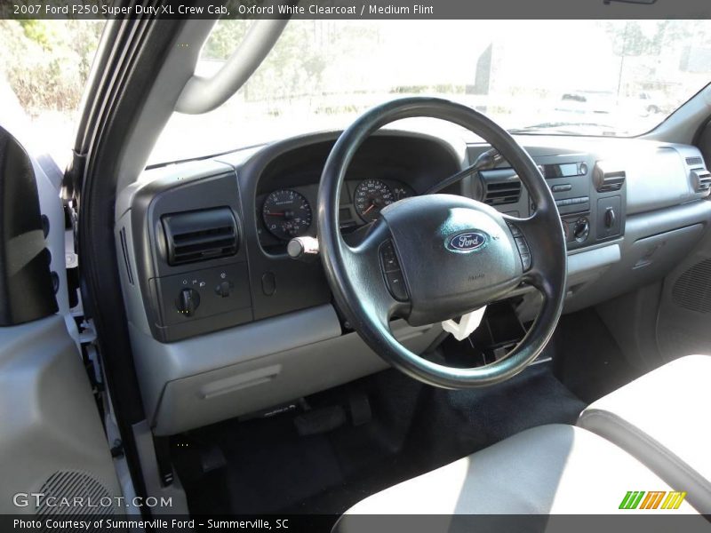 Oxford White Clearcoat / Medium Flint 2007 Ford F250 Super Duty XL Crew Cab