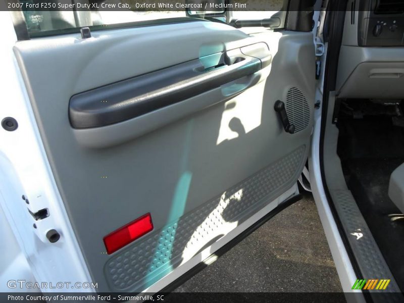Oxford White Clearcoat / Medium Flint 2007 Ford F250 Super Duty XL Crew Cab