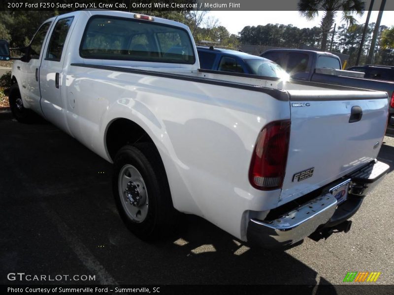 Oxford White Clearcoat / Medium Flint 2007 Ford F250 Super Duty XL Crew Cab