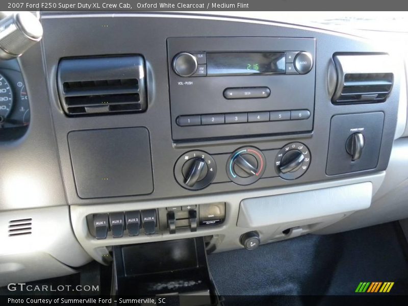 Oxford White Clearcoat / Medium Flint 2007 Ford F250 Super Duty XL Crew Cab