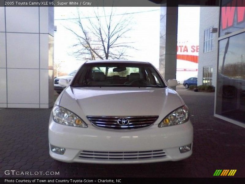 Super White / Gray 2005 Toyota Camry XLE V6