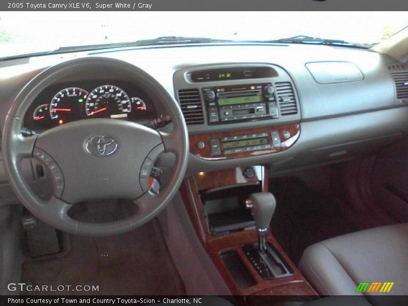 Super White / Gray 2005 Toyota Camry XLE V6