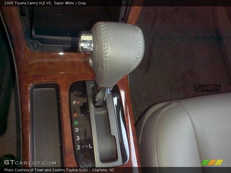 Super White / Gray 2005 Toyota Camry XLE V6