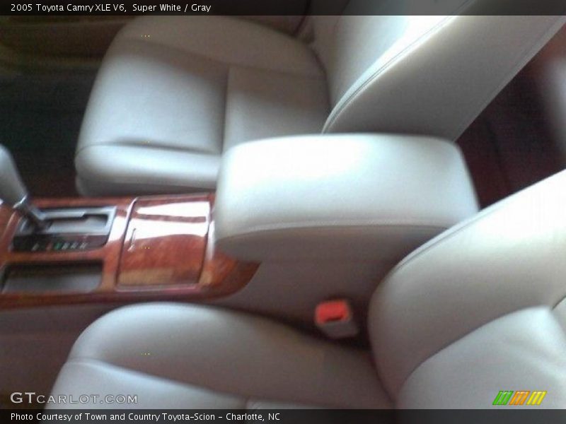 Super White / Gray 2005 Toyota Camry XLE V6