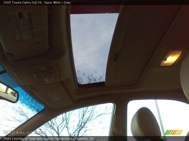 Super White / Gray 2005 Toyota Camry XLE V6