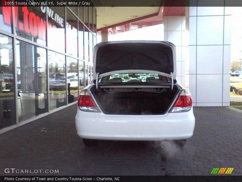 Super White / Gray 2005 Toyota Camry XLE V6