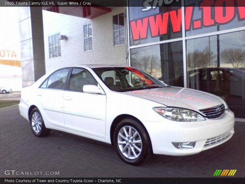 Super White / Gray 2005 Toyota Camry XLE V6