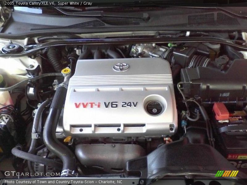 Super White / Gray 2005 Toyota Camry XLE V6