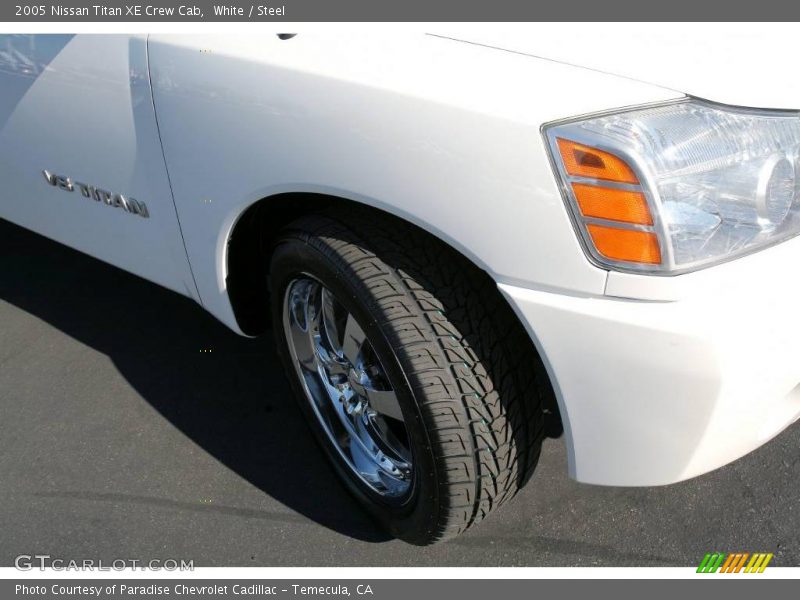 White / Steel 2005 Nissan Titan XE Crew Cab
