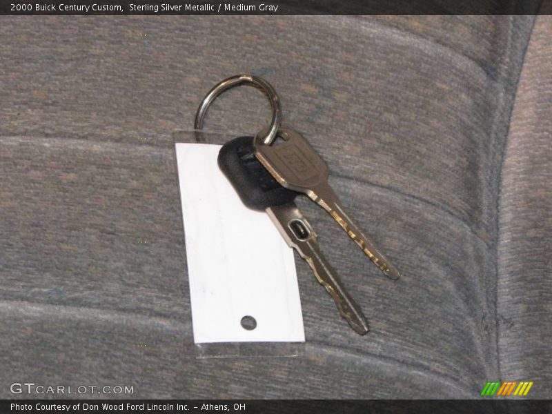 Sterling Silver Metallic / Medium Gray 2000 Buick Century Custom