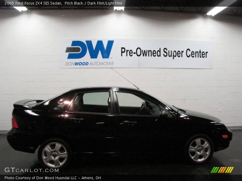 Pitch Black / Dark Flint/Light Flint 2005 Ford Focus ZX4 SES Sedan