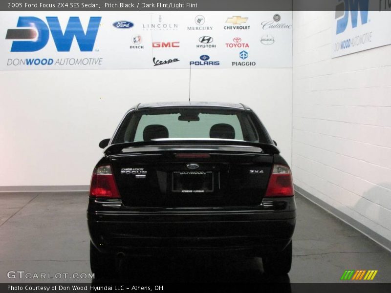 Pitch Black / Dark Flint/Light Flint 2005 Ford Focus ZX4 SES Sedan