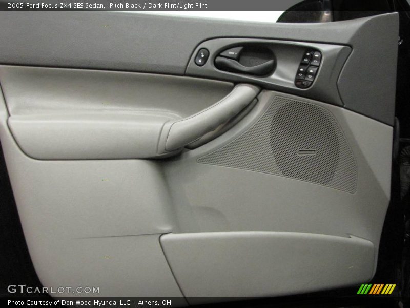 Pitch Black / Dark Flint/Light Flint 2005 Ford Focus ZX4 SES Sedan