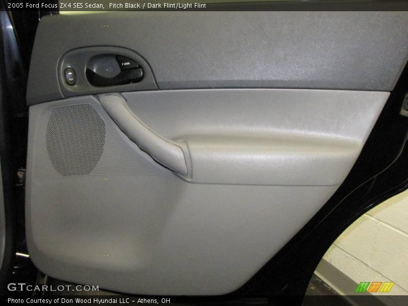 Pitch Black / Dark Flint/Light Flint 2005 Ford Focus ZX4 SES Sedan