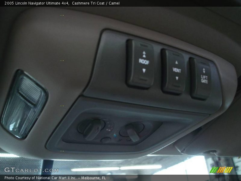 Cashmere Tri Coat / Camel 2005 Lincoln Navigator Ultimate 4x4