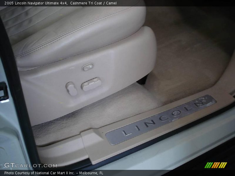 Cashmere Tri Coat / Camel 2005 Lincoln Navigator Ultimate 4x4