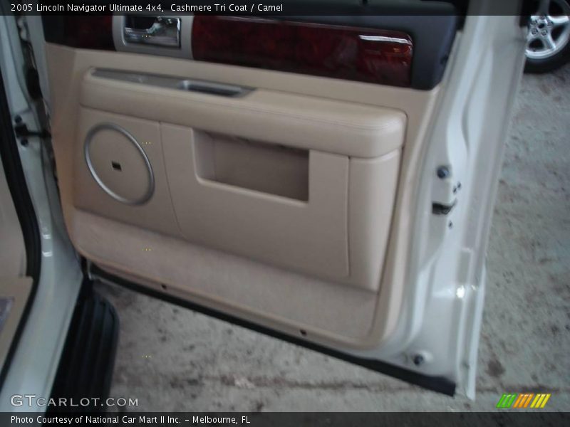 Cashmere Tri Coat / Camel 2005 Lincoln Navigator Ultimate 4x4