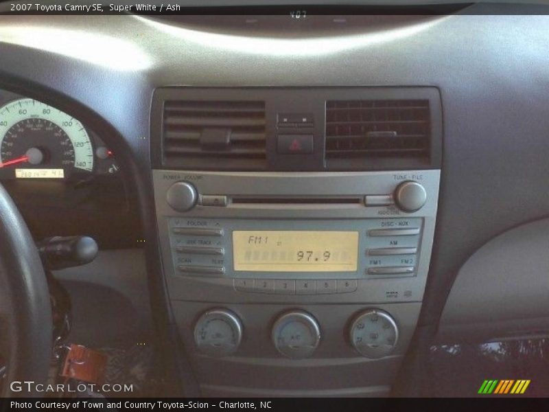 Super White / Ash 2007 Toyota Camry SE