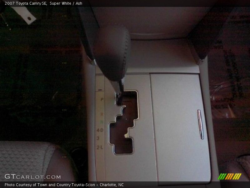 Super White / Ash 2007 Toyota Camry SE