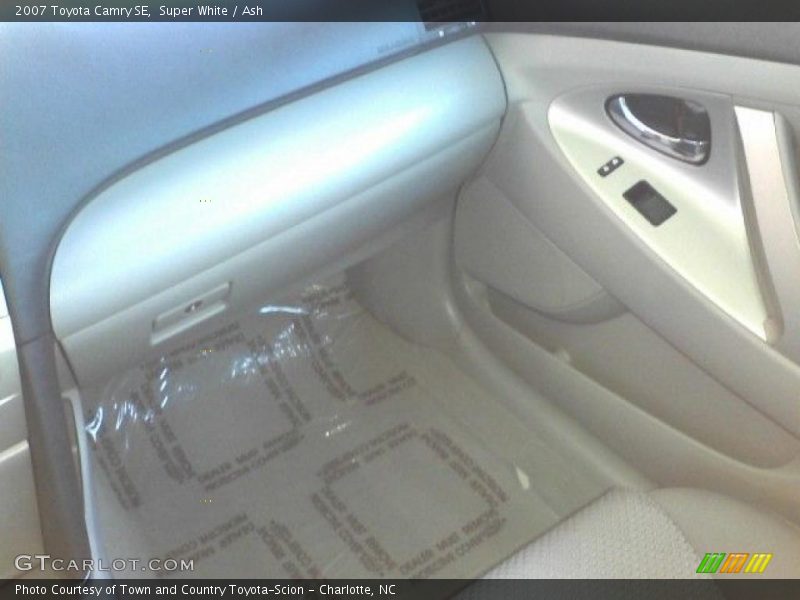Super White / Ash 2007 Toyota Camry SE