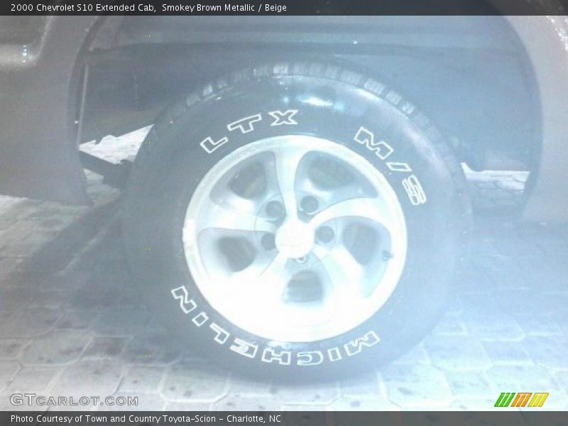 Smokey Brown Metallic / Beige 2000 Chevrolet S10 Extended Cab