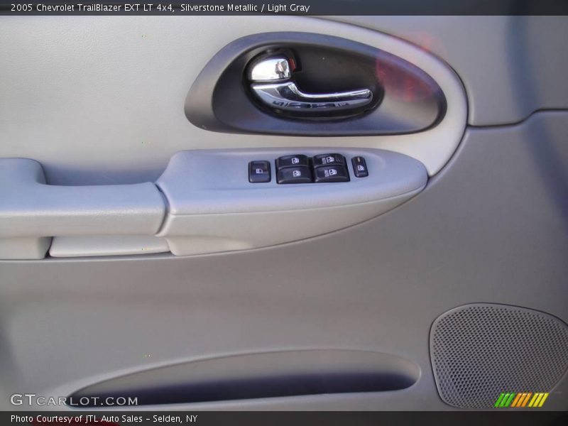 Silverstone Metallic / Light Gray 2005 Chevrolet TrailBlazer EXT LT 4x4