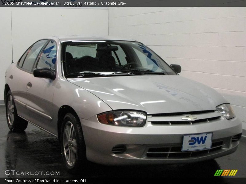 Ultra Silver Metallic / Graphite Gray 2005 Chevrolet Cavalier Sedan