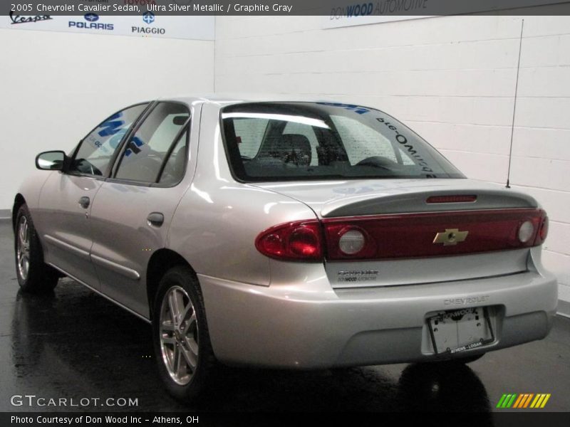 Ultra Silver Metallic / Graphite Gray 2005 Chevrolet Cavalier Sedan