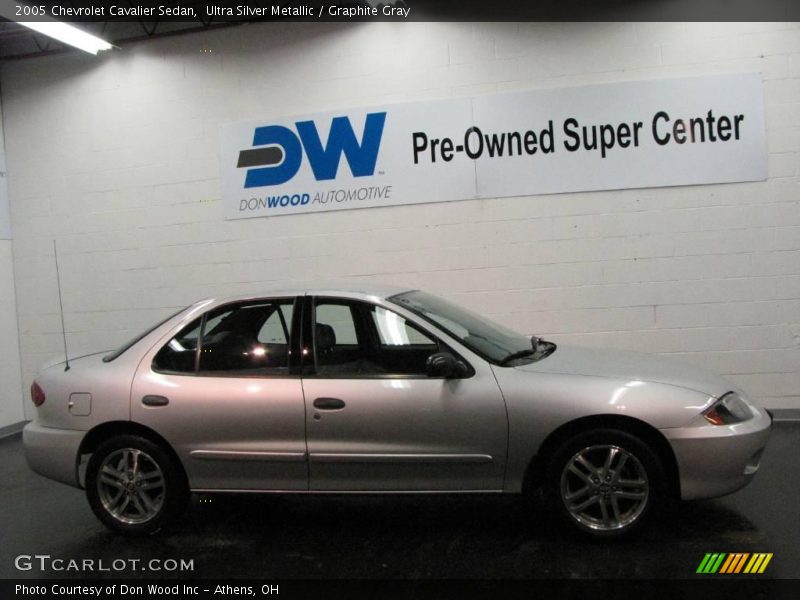 Ultra Silver Metallic / Graphite Gray 2005 Chevrolet Cavalier Sedan