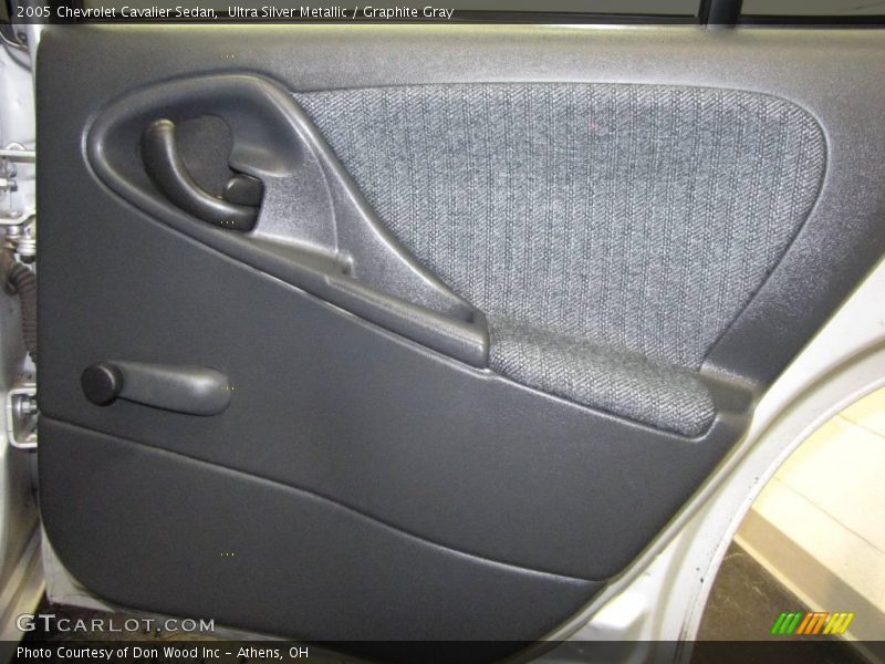 Ultra Silver Metallic / Graphite Gray 2005 Chevrolet Cavalier Sedan