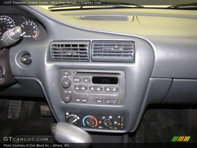 Ultra Silver Metallic / Graphite Gray 2005 Chevrolet Cavalier Sedan