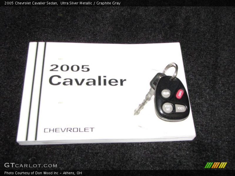 Ultra Silver Metallic / Graphite Gray 2005 Chevrolet Cavalier Sedan
