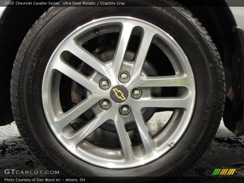 Ultra Silver Metallic / Graphite Gray 2005 Chevrolet Cavalier Sedan