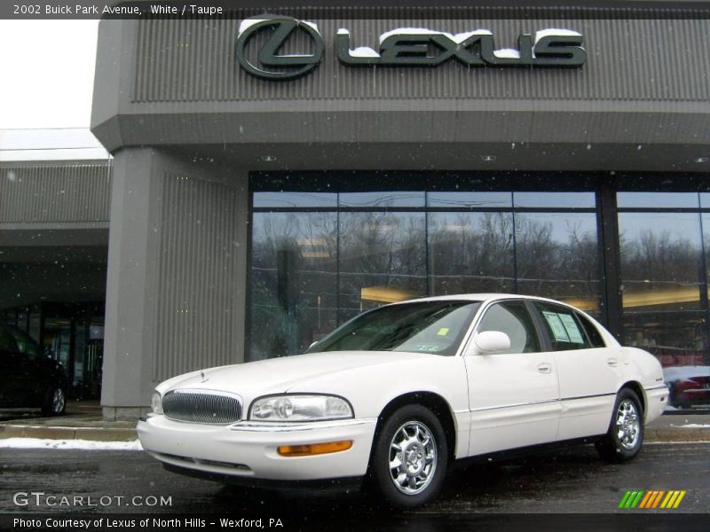White / Taupe 2002 Buick Park Avenue