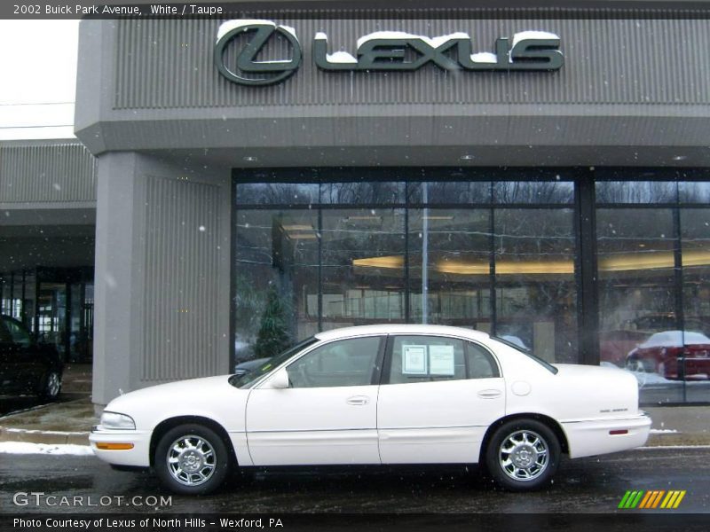 White / Taupe 2002 Buick Park Avenue