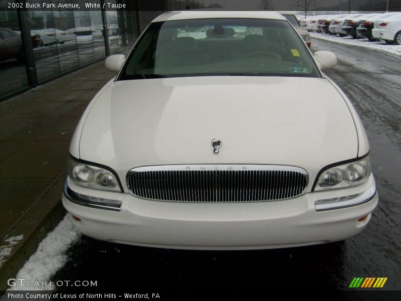 White / Taupe 2002 Buick Park Avenue