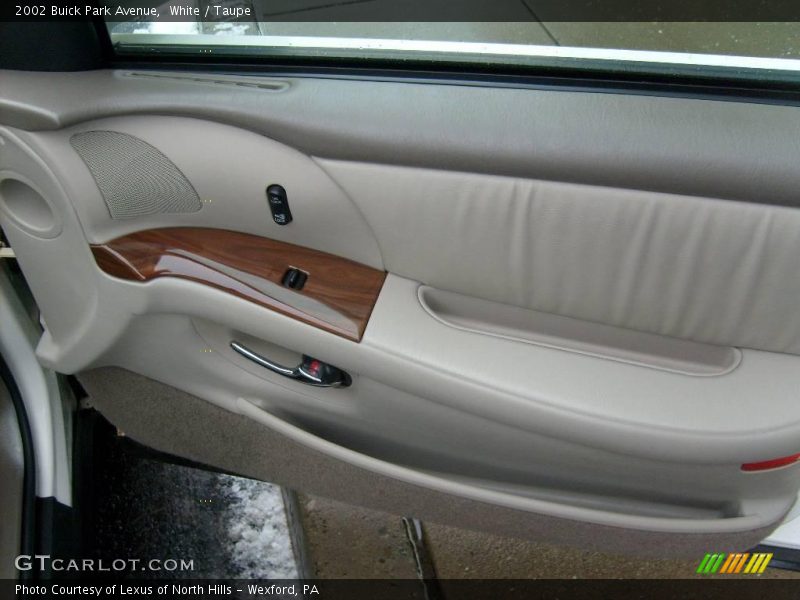 White / Taupe 2002 Buick Park Avenue