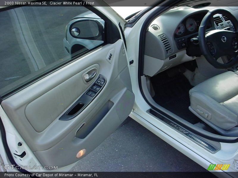 Glacier White Pearl / Frost 2003 Nissan Maxima SE