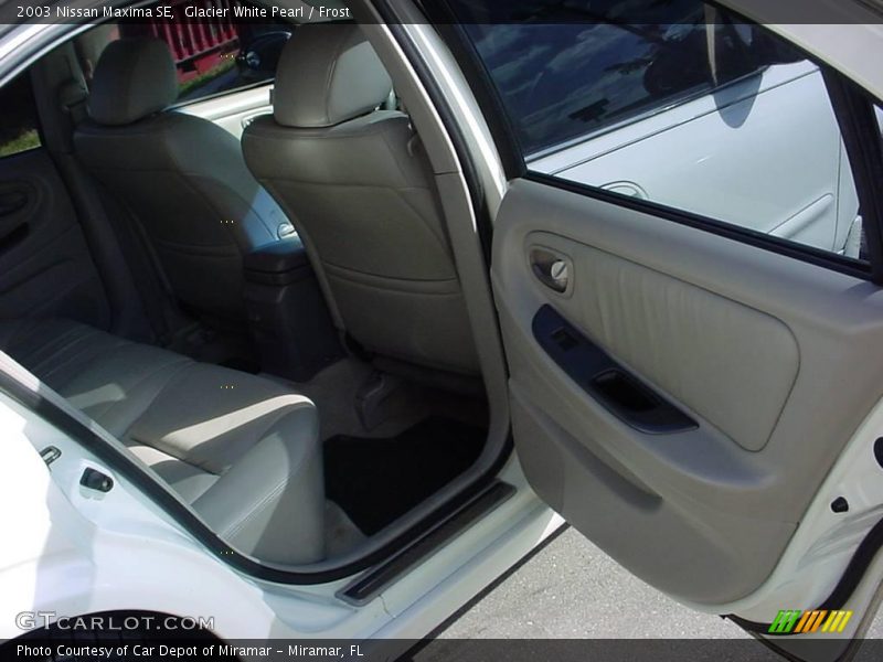 Glacier White Pearl / Frost 2003 Nissan Maxima SE