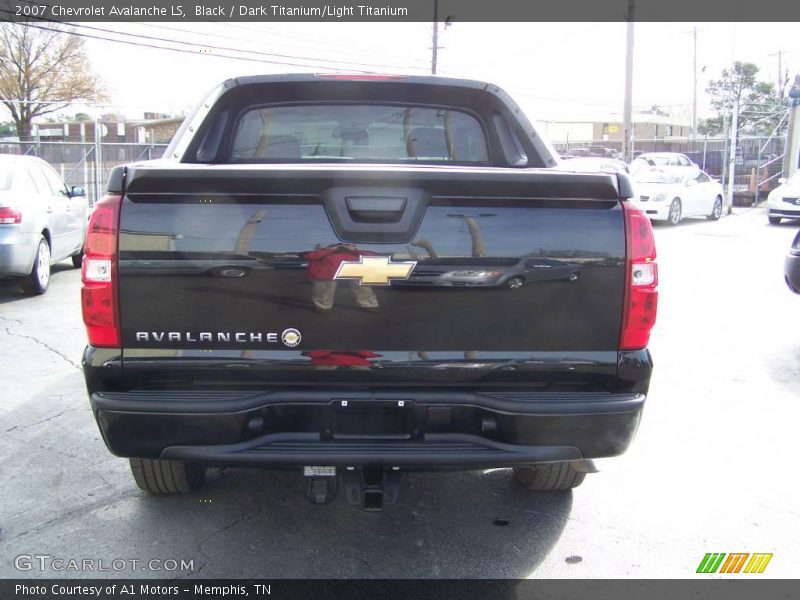 Black / Dark Titanium/Light Titanium 2007 Chevrolet Avalanche LS
